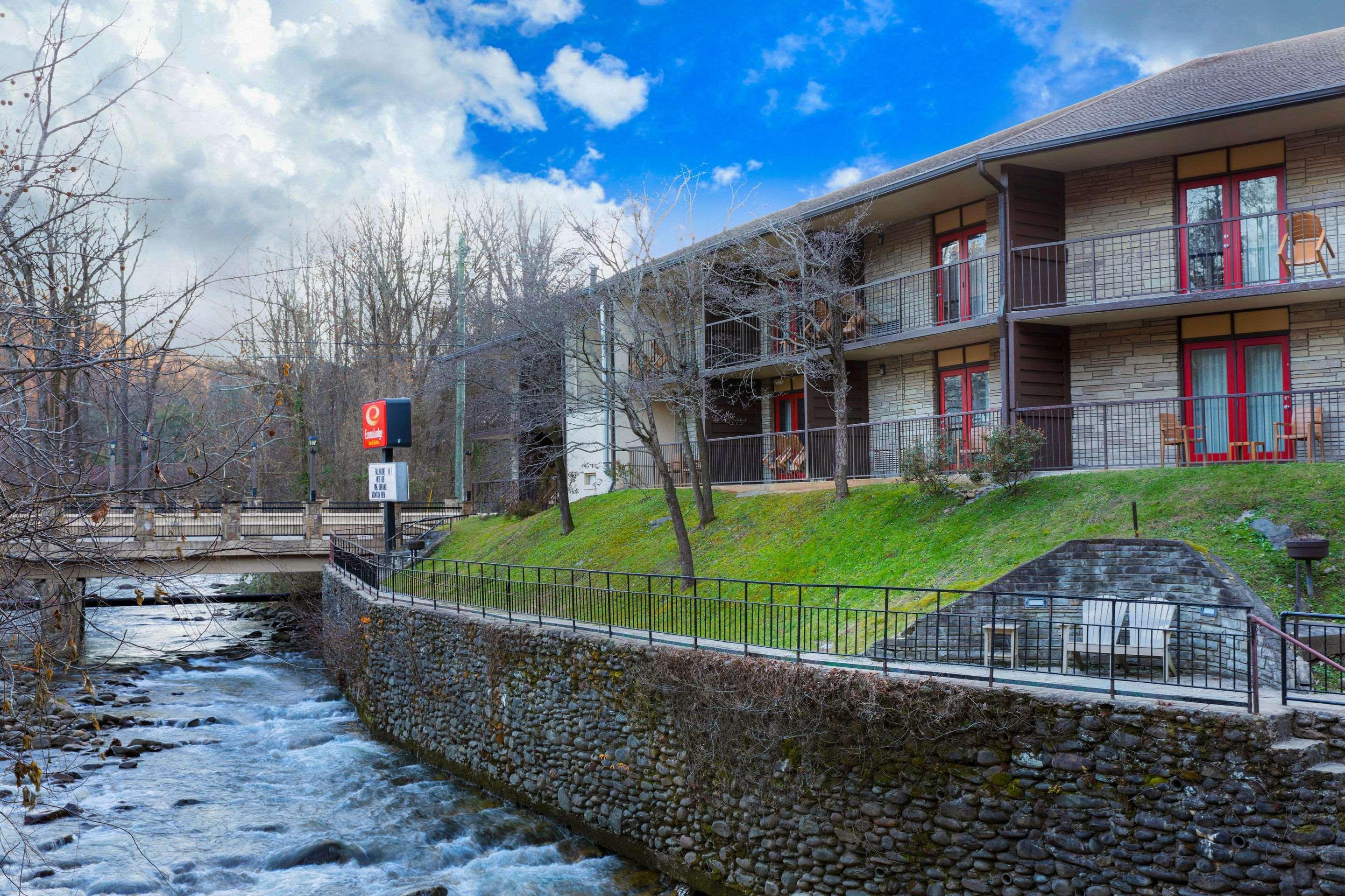 Econo Lodge Inn & Suites On The River Gatlinburg Exterior foto